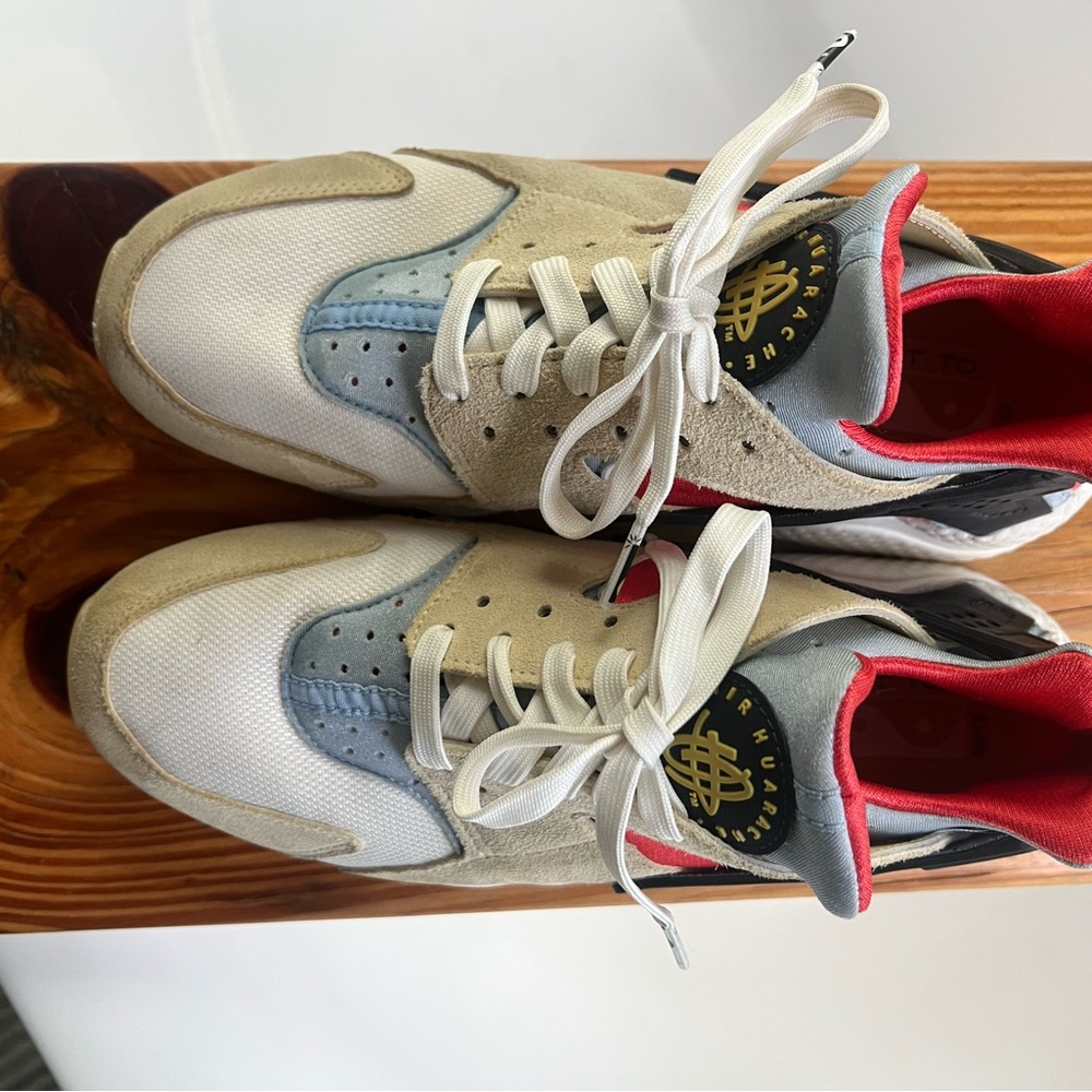 Nike Air Huarache Sneakers - Women’s Size 8.5 - Picture 2 of 4